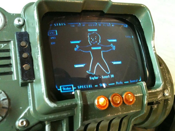 Ideal Gift For The Fallout Fan: A Working Pip-Boy 3000 Replica | Giant ...