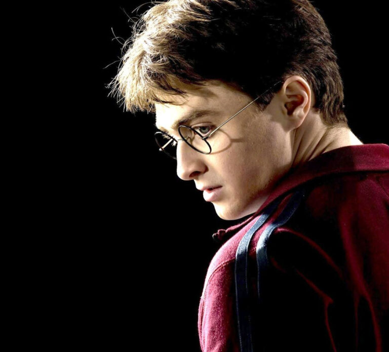 Daniel Radcliffe To Return For A Harry Potter Series? | GIANT FREAKIN ROBOT