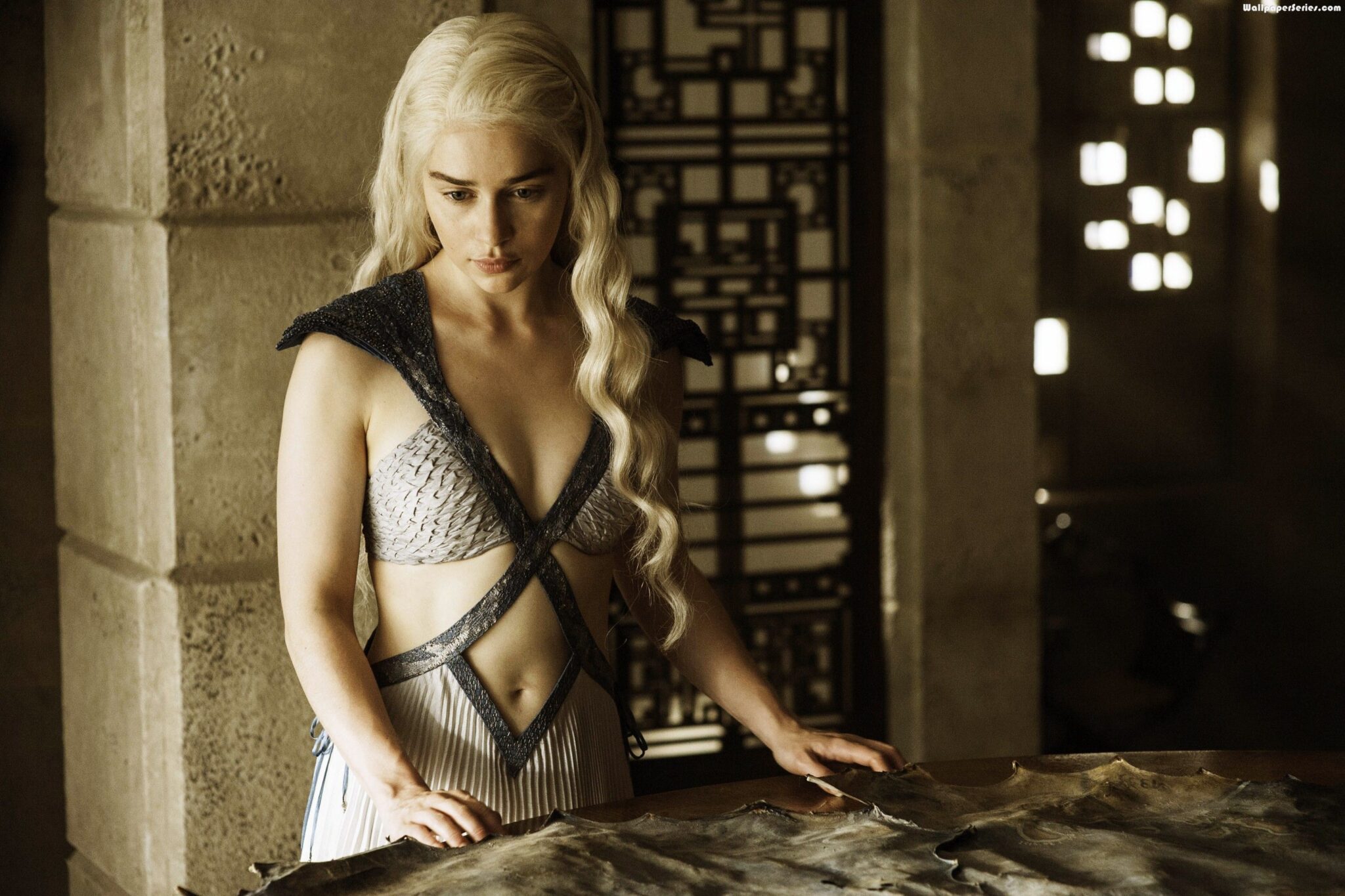 Emilia Clarke The Story Of Her Battle With Brain Aneurysms And Strokes During Game Of Thrones