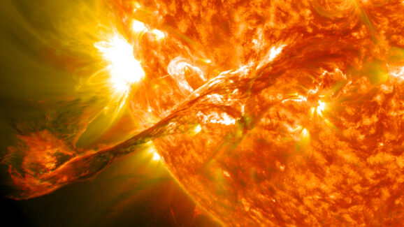 A Sun Storm Is About To Hit Earth | GIANT FREAKIN ROBOT