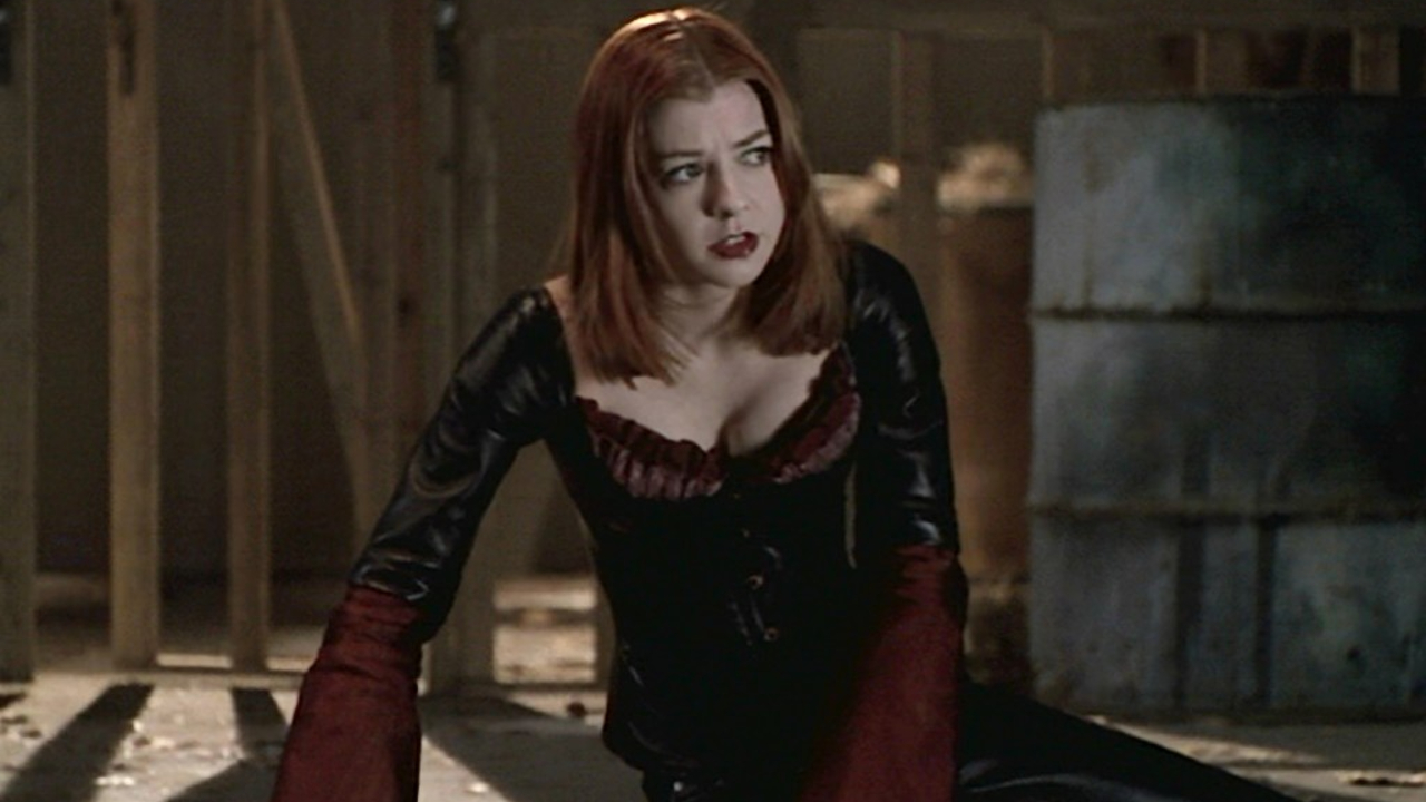 Alyson Hannigan Uses Old Buffy The Vampire Slayer Props For Something