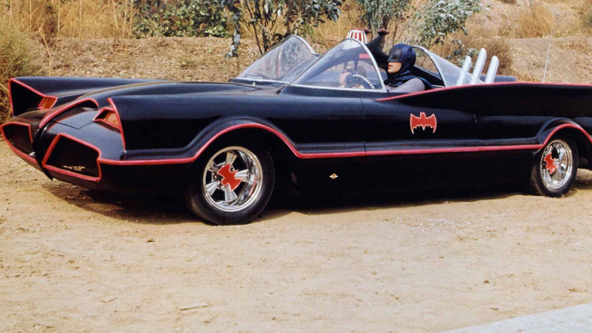 Batwoman’s TV Series Batmobile Revealed, It’s Awesome | GIANT FREAKIN ROBOT