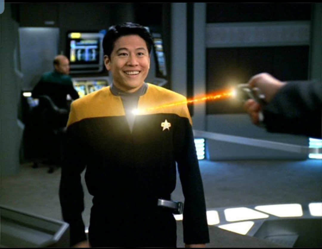 Harry kim. Star Trek Гарри Ким. Harry Kim Drive. Офицер Ким Поттер. Harry Kim Drive s7e3.