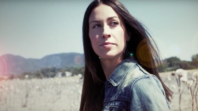 Alanis Morissette Is Furious With HBO | GIANT FREAKIN ROBOT