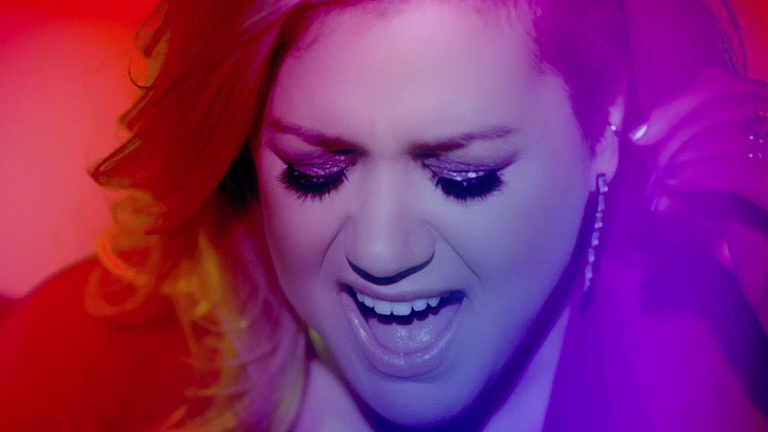 Клип песен 2016. Kelly Clarkson Heartbeat Song. Kelly Clarkson piece by piece. Клипы песен.