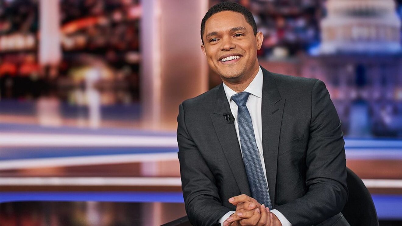 See Trevor Noah S Emotional Goodbye During The Daily Show Farewell Giant Freakin Robot