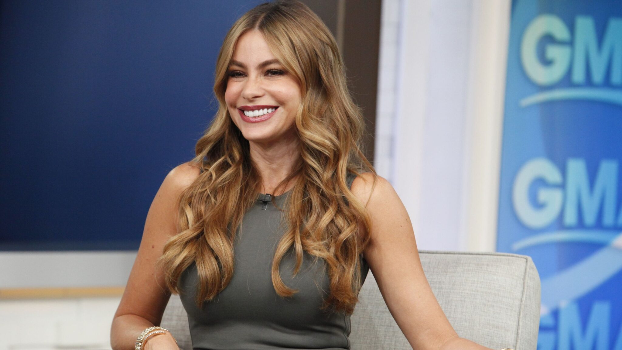 See Sofia Vergara Getting A Bizarre Foot Massage