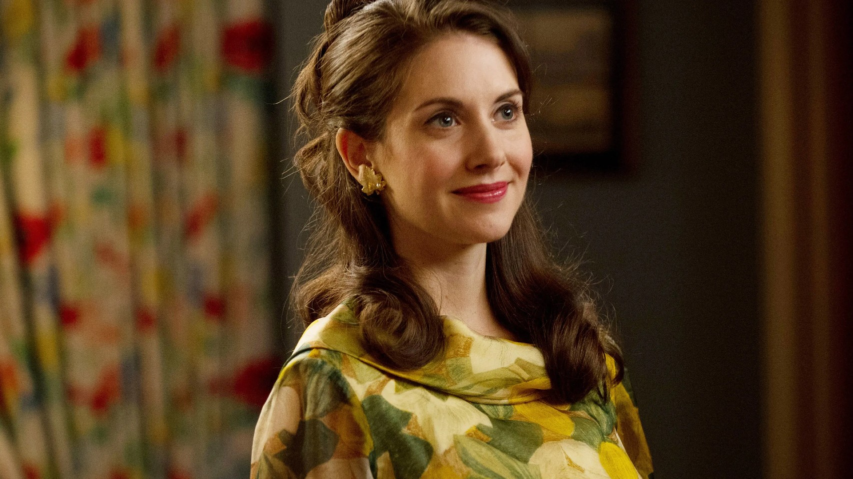 Watch Alison Brie Go Streaking Totally Naked In A Hotel
