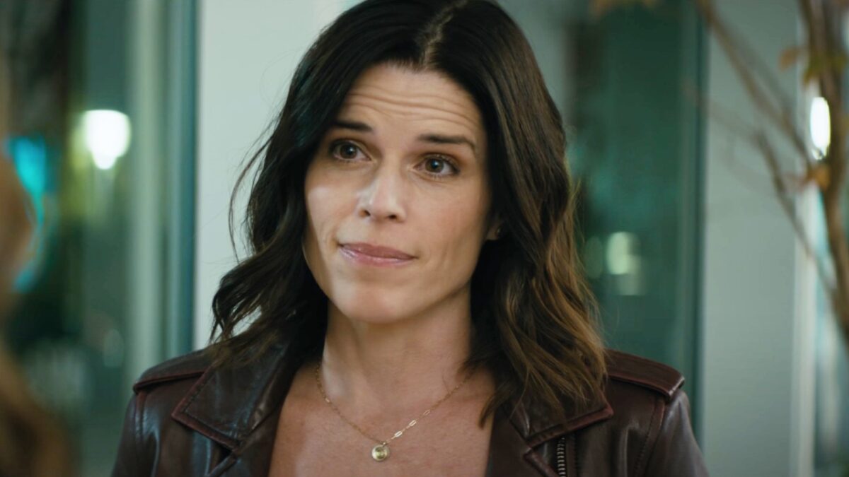 Neve Campbell Says Sexism Made Her Leave Scream 6 | GIANT FREAKIN ROBOT