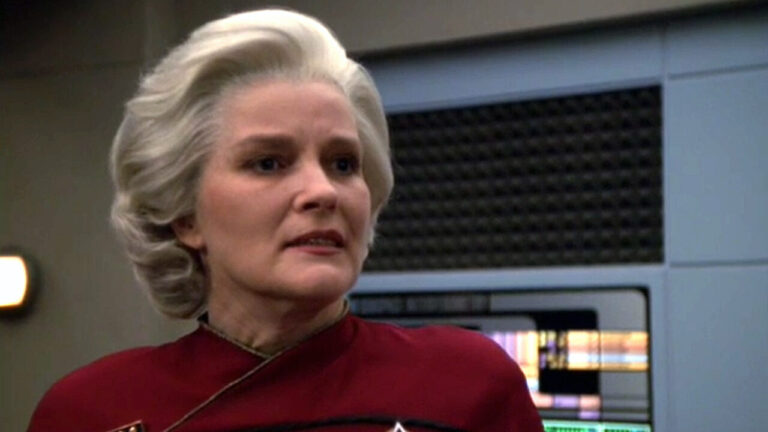 Star Trek: Janeway Could Be Better Than Star Trek: Picard, Here's How ...