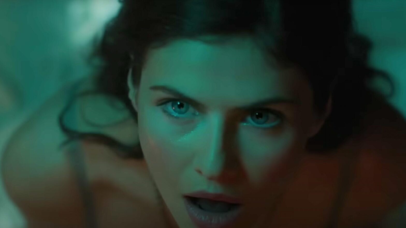 Alexandra Daddario Makes Creepy Look Sexy As She Loses Control In Her New Series Trailer Giant 0174