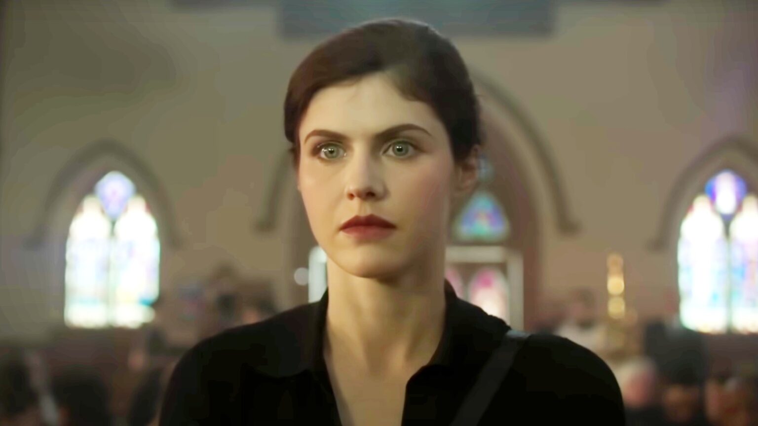 See Alexandra Daddario In A Form-Fitting Black Dress And Hearts | GIANT ...