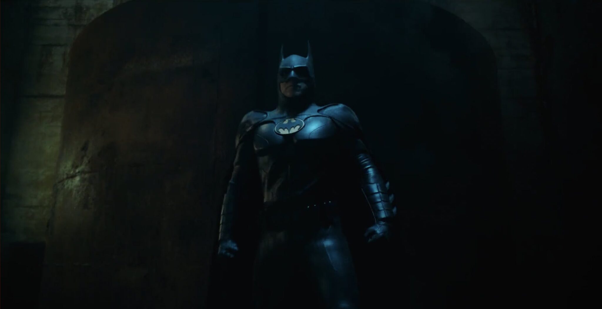 See Michael Keaton Back As Batman In The Flash Up Close And In Detail Giant Freakin Robot 4817