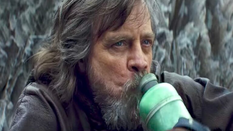 Luke Skywalker Died Because Of Disney’s Poor Planning | GIANT FREAKIN ROBOT