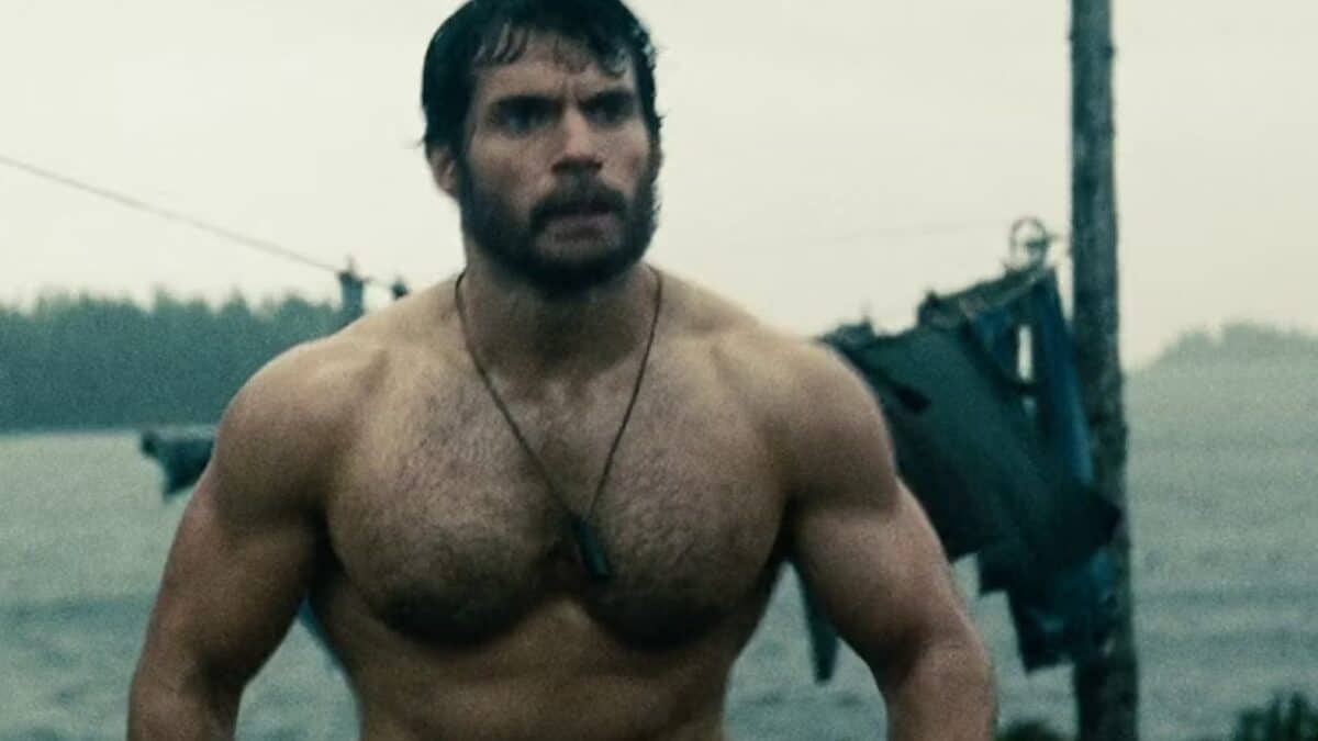 Henry Cavill Turns Into Real-Life Superhero After Saving Drowning Co ...